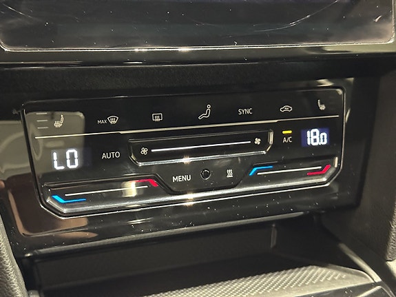 Volkswagen Passat 17 of 23