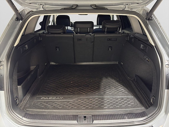 Volkswagen Passat 11 of 23