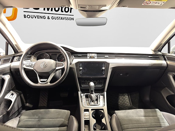 Volkswagen Passat 12 of 23