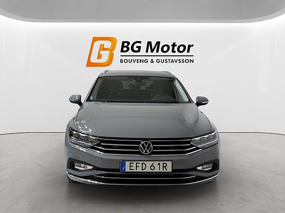 Volkswagen Passat 2 of 5
