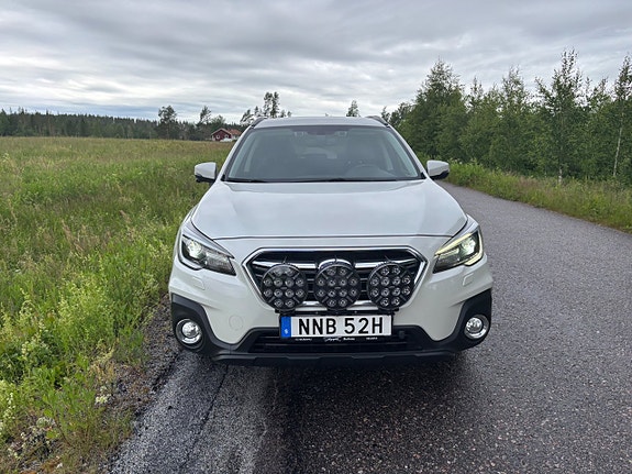 Subaru Outback 2 of 5