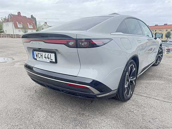 Mazda 6 3 of 5