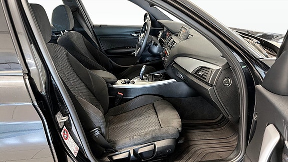 BMW 118d 3 of 5