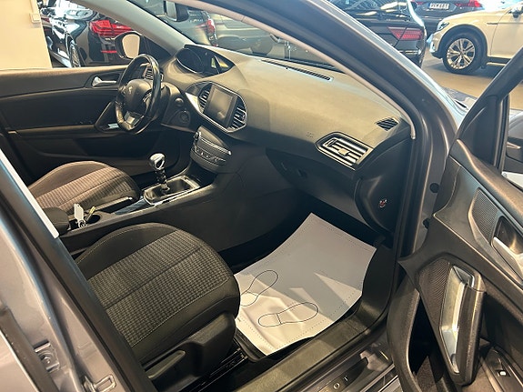 Peugeot 308 SW 7 of 13
