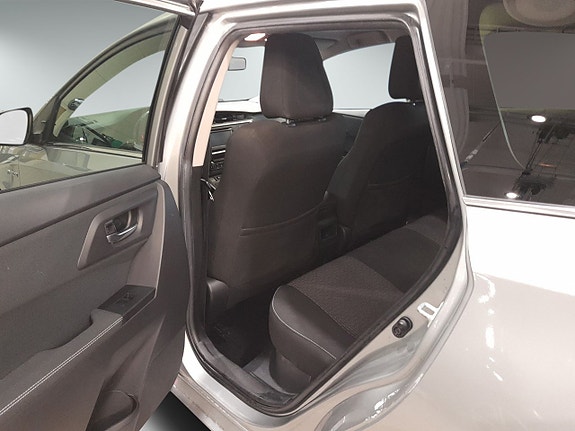 Toyota Auris 6 of 10