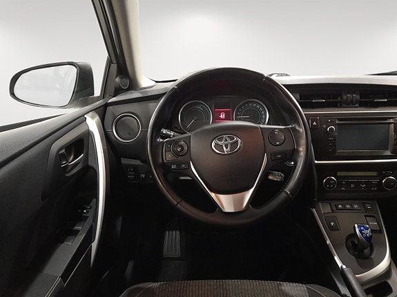 Toyota Auris 8 of 10