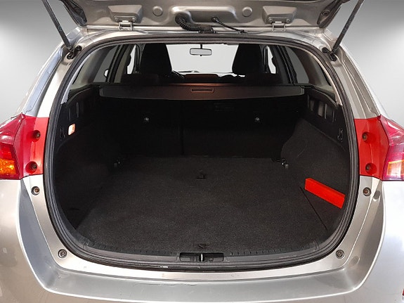 Toyota Auris 4 of 5