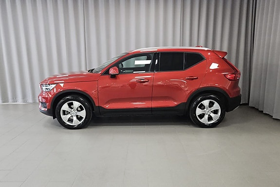 Volvo XC40 2 of 5