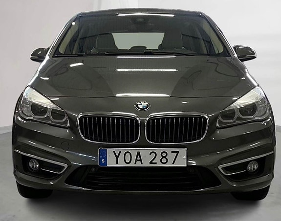 BMW 225xe 2 of 9