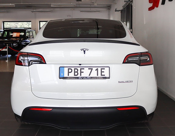 Tesla Model Y 5 of 5