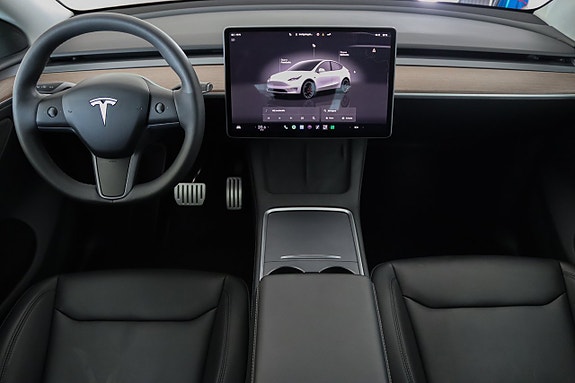Tesla Model Y 8 of 14