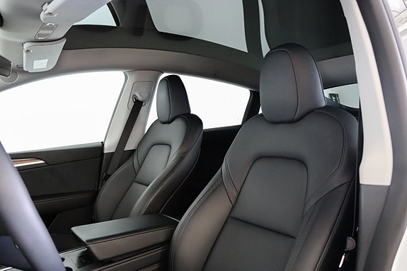 Tesla Model Y 7 of 14