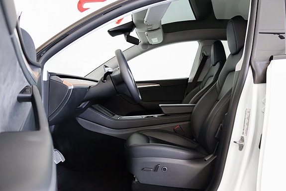 Tesla Model Y 6 of 14