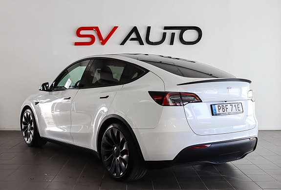 Tesla Model Y 4 of 5
