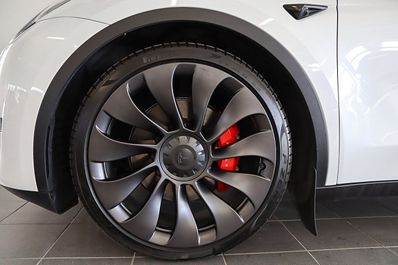 Tesla Model Y 14 of 14