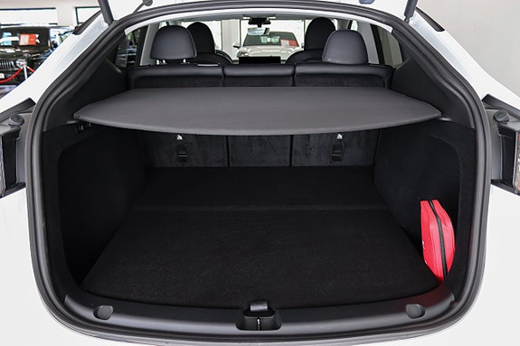 Tesla Model Y 13 of 14