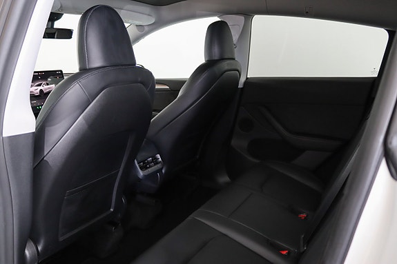 Tesla Model Y 12 of 14