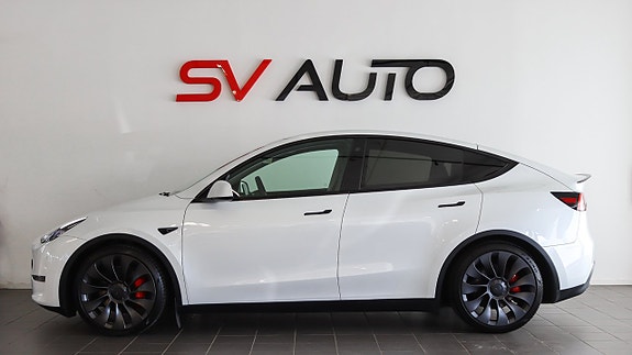 Tesla Model Y 3 of 5