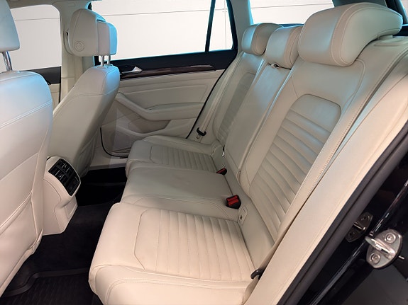 Volkswagen Passat 15 of 25