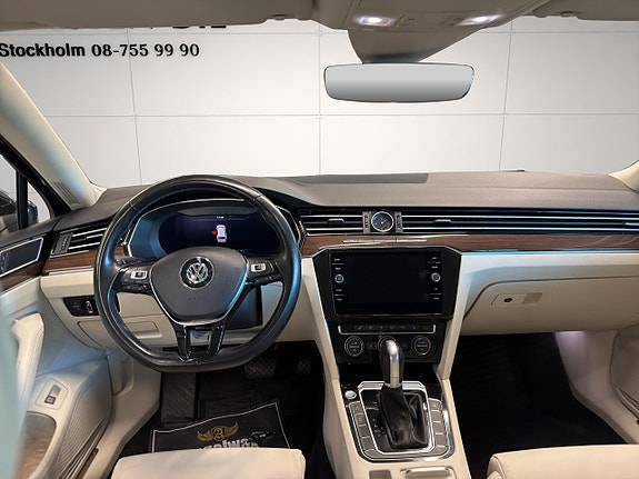 Volkswagen Passat 14 of 25