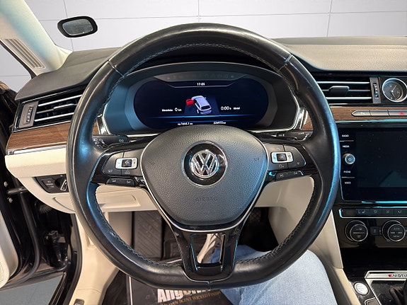 Volkswagen Passat 12 of 25
