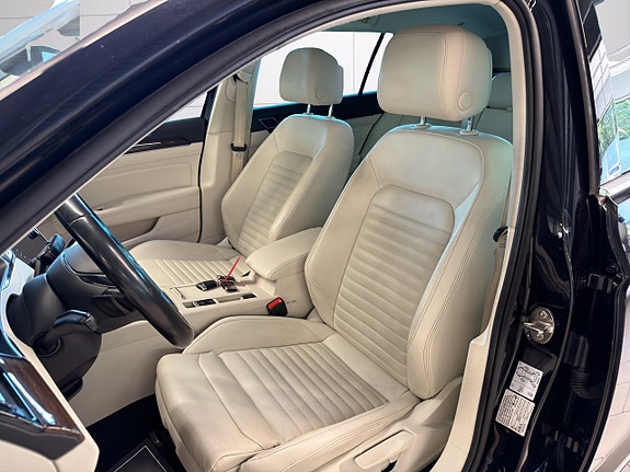 Volkswagen Passat 10 of 25