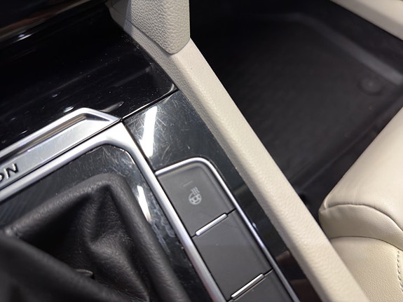 Volkswagen Passat 23 of 25