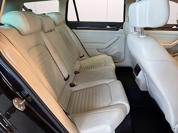 Volkswagen Passat 16 of 25