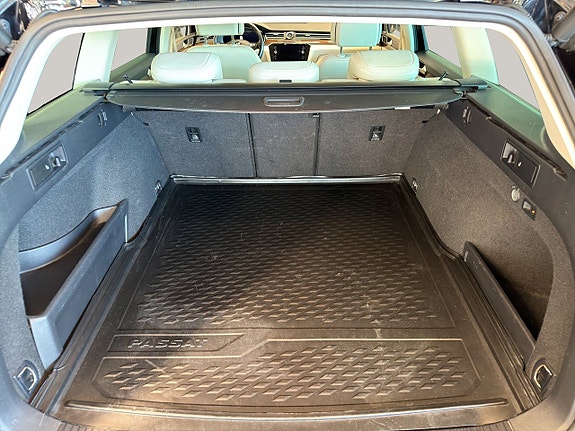 Volkswagen Passat 21 of 25