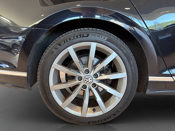 Volkswagen Passat 8 of 25