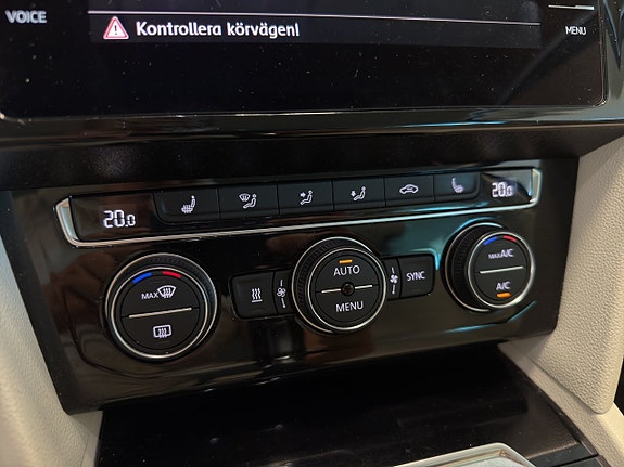 Volkswagen Passat 25 of 25