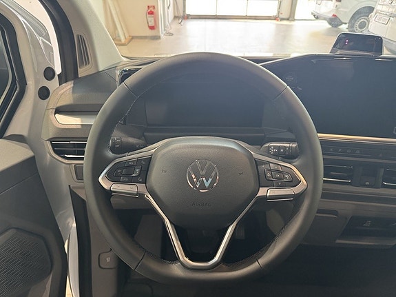 Volkswagen Transporter 10 of 16