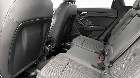 Audi Q3 12 of 18