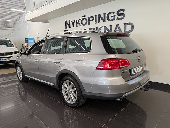 Volkswagen Passat Alltrack 3 of 5
