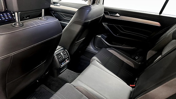Volkswagen Passat 11 of 12