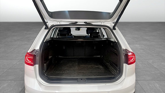 Volkswagen Passat 12 of 12
