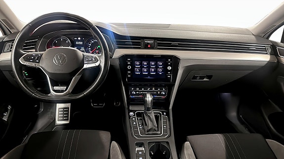 Volkswagen Passat 10 of 12