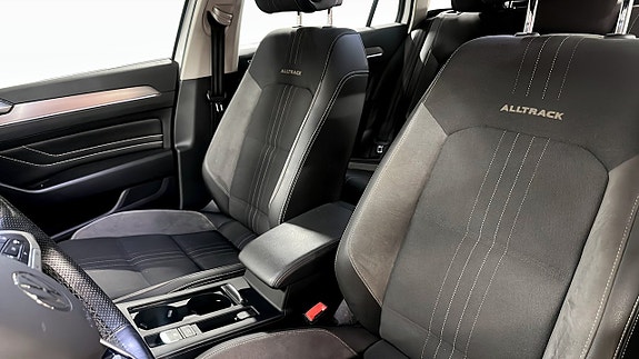 Volkswagen Passat 8 of 12