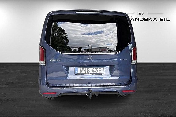 Mercedes-Benz V300 4 of 5