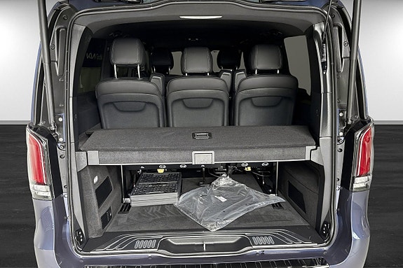 Mercedes-Benz V300 15 of 15