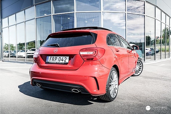 Mercedes-Benz A180 2 of 5