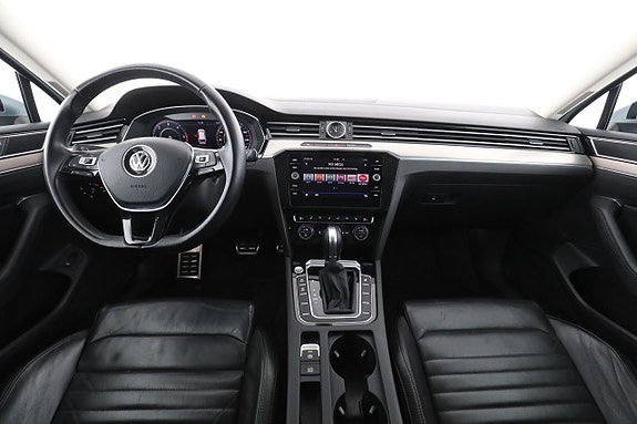 Volkswagen Passat Alltrack 11 of 30