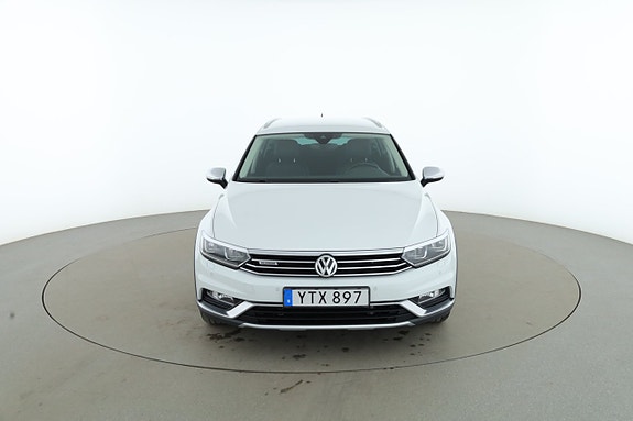 Volkswagen Passat Alltrack 8 of 30