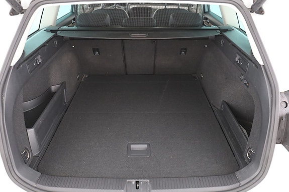 Volkswagen Passat Alltrack 16 of 30