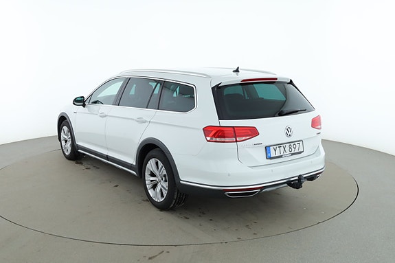 Volkswagen Passat Alltrack 3 of 5