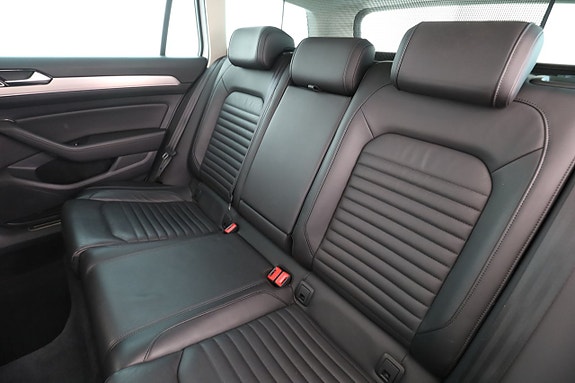 Volkswagen Passat Alltrack 13 of 30