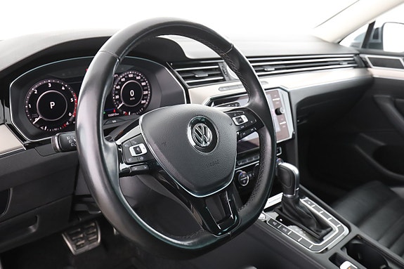 Volkswagen Passat Alltrack 10 of 30