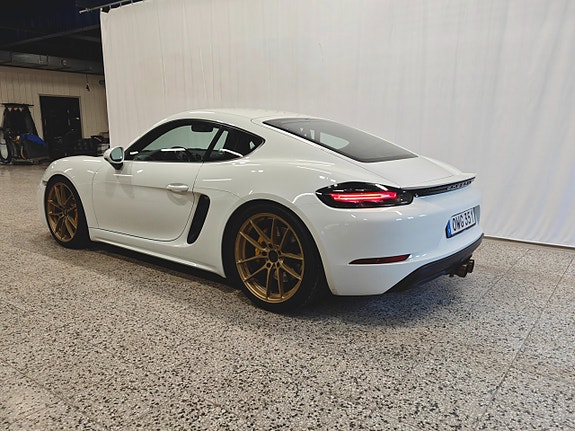 Porsche 718 Cayman 3 of 5