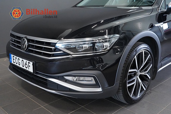 Volkswagen Passat Alltrack 2 of 5