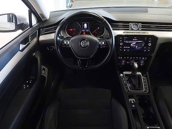 Volkswagen Passat 15 of 22